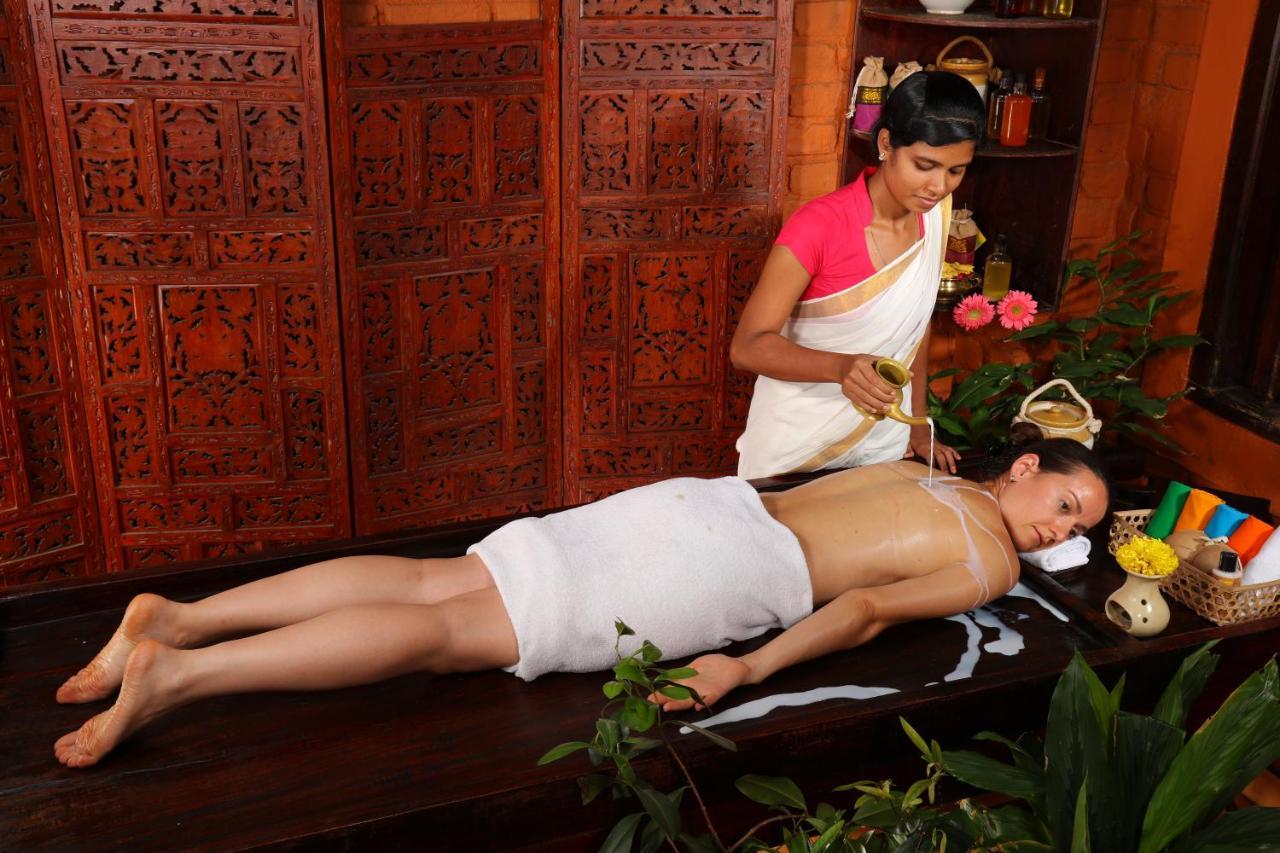 ホテル Ayursoma Ayurveda Royal Retreat コーバラム エクステリア 写真